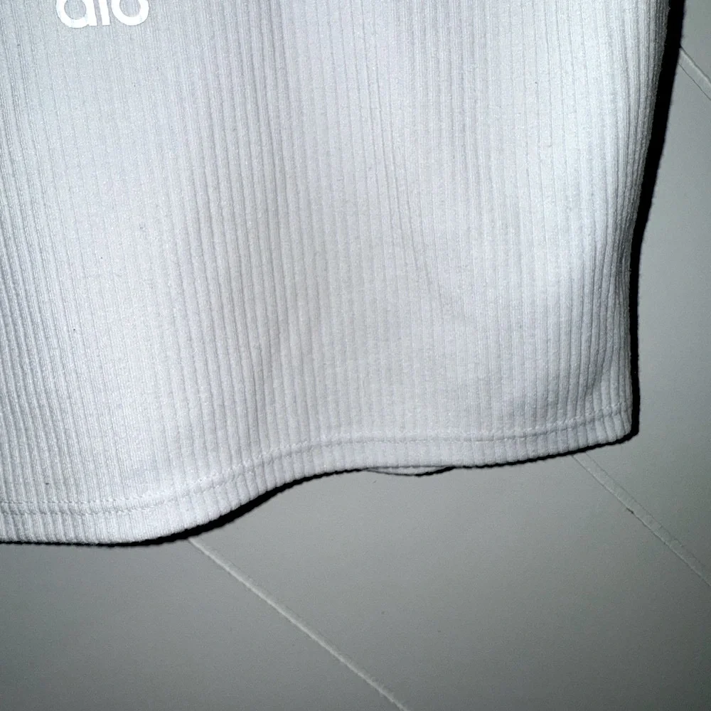 New with tags ALO Yoga White Wellness Tank Size: Medium Sold Out - Picture 8 of 10